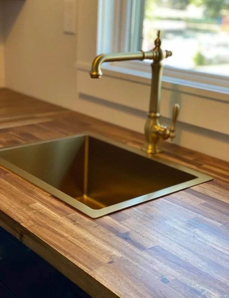 The space harmoniously revolves around natural wood tones (Demo)